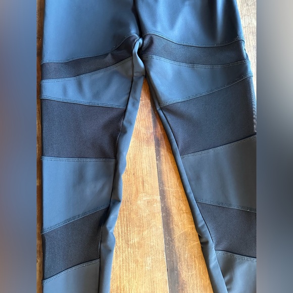 Onzie Women's Black Mesh Bandage Paneled Yoga Pants - Picture 4 of 12